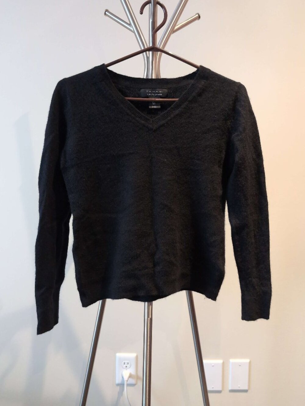 Tahari 100% 2-ply Cashmere V-Neck Sweater